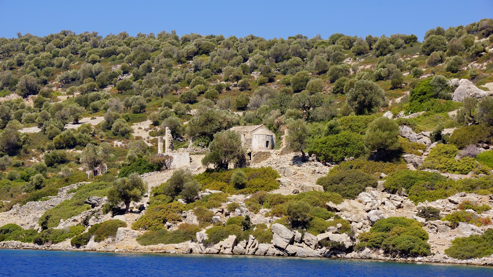 Fotografija Karaca beach z prostoren zaliv