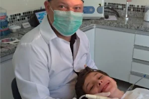 Consultório Odontológico Dr. Sidcley Stadler Salvadego - Dentista image