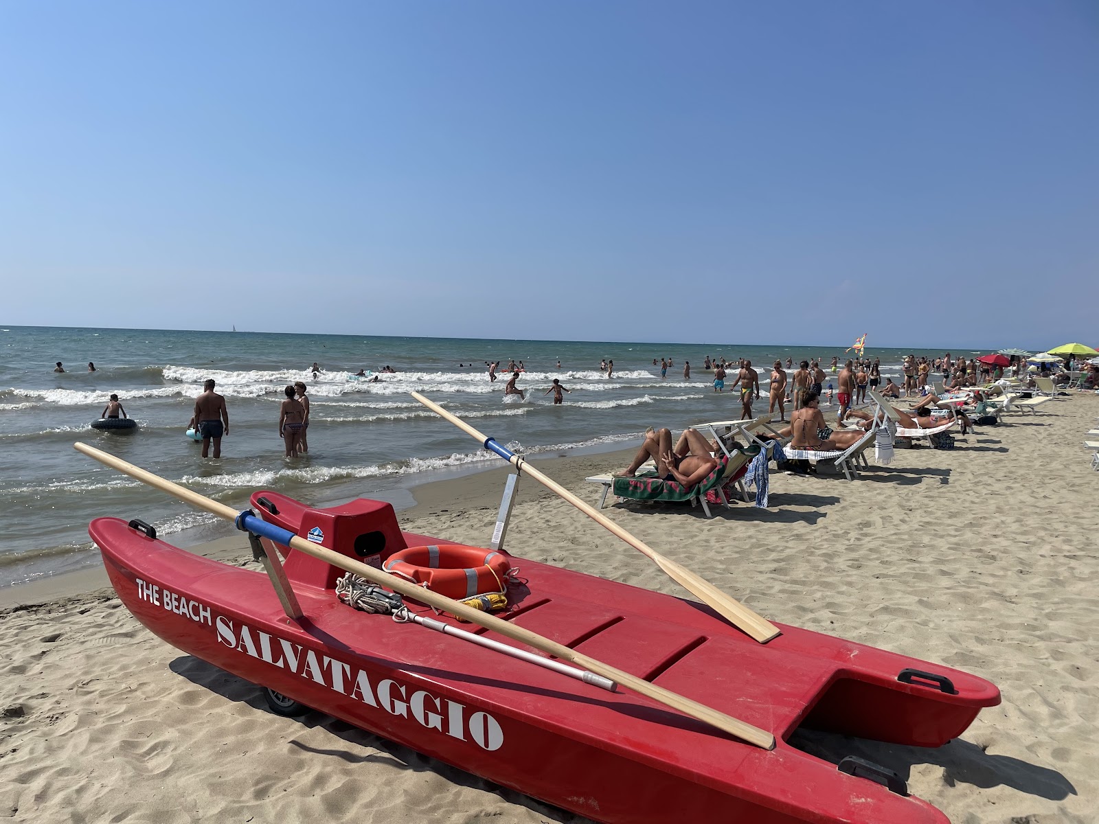 Photo de Spiaggia Libera Tirrenia - bon endroit convivial pour les animaux de compagnie pour les vacances