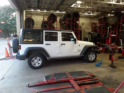 Tire Shop «Discount Tire Store - Watauga, TX», reviews and photos, 6325 Rufe Snow Dr, Watauga, TX 76148, USA