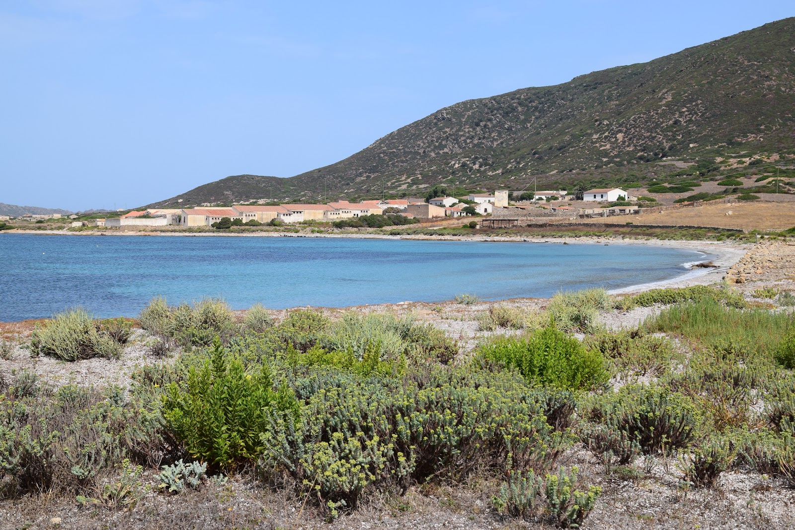 Spiaggia di Cala Trabuccato的照片 带有蓝色纯水表面