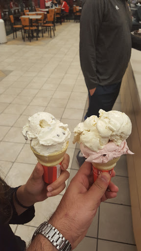 Ice Cream Shop «Oberweis Ice Cream and Dairy Store», reviews and photos, 3152 95th St, Evergreen Park, IL 60805, USA