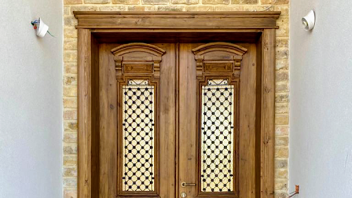 פאיז רסטורציה - דלתות עתיקות