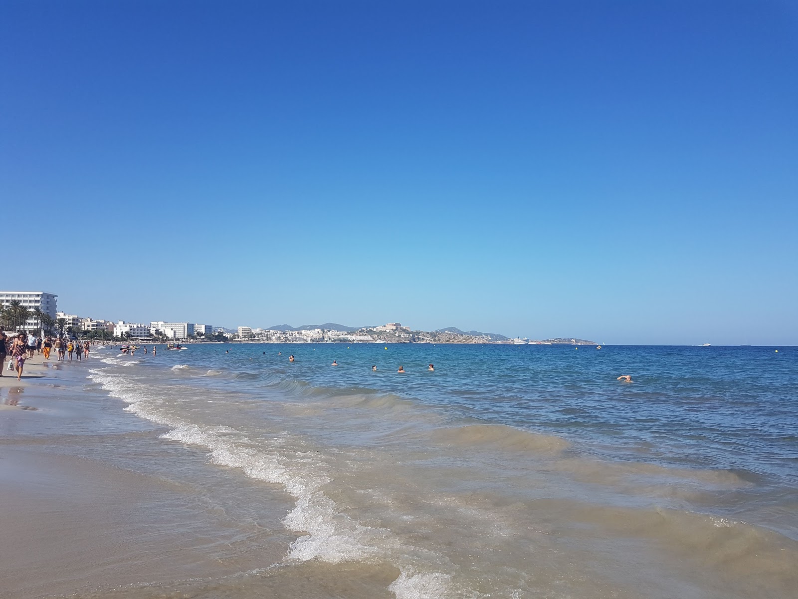 Playa Den Bossa'in fotoğrafı ve yerleşim
