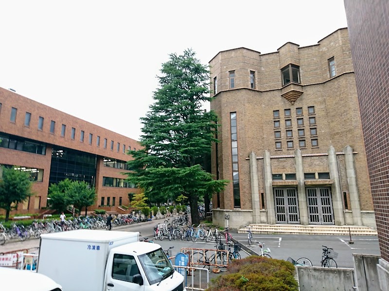 京都大学 法経第四教室