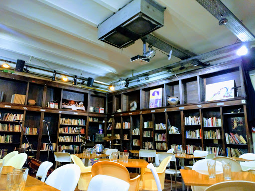 La Biblioteca Café