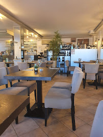 Atmosphère du Restaurant BISTROT GINETTE Sausset à Sausset-les-Pins - n°3