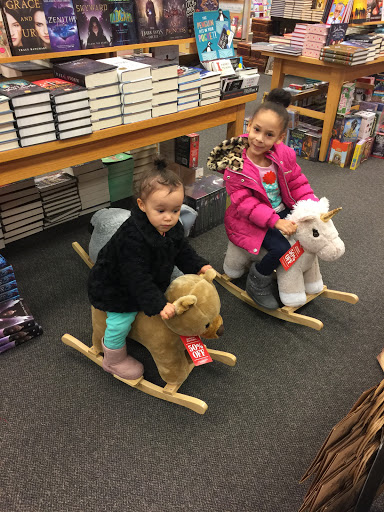 Book Store «Books-A-Million», reviews and photos, 5125 Jonestown Rd #465, Harrisburg, PA 17112, USA