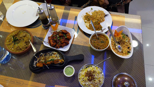 مطعم العطلات الهندي 