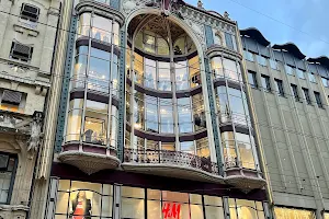 H&M image