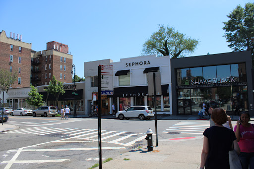 Cosmetics Store «SEPHORA», reviews and photos, 7130 Austin St, Forest Hills, NY 11375, USA