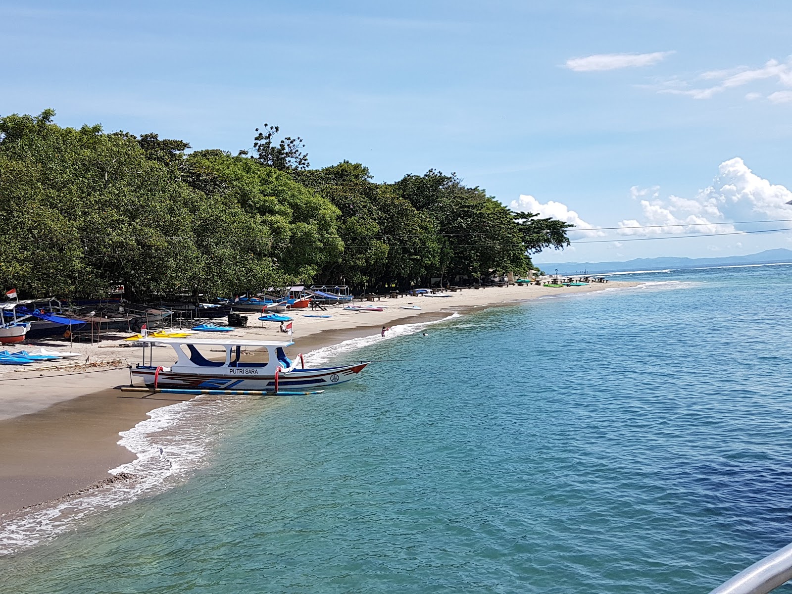 Foto von Senggigi Beach mit beiger sand Oberfläche