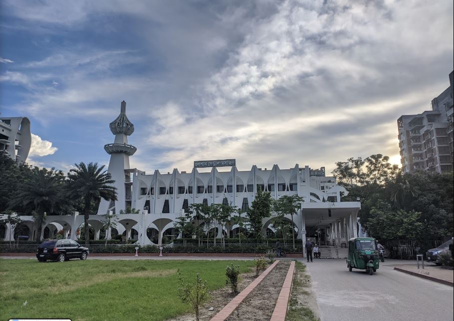 Gulshan Central Masjid (Azad Masjid)