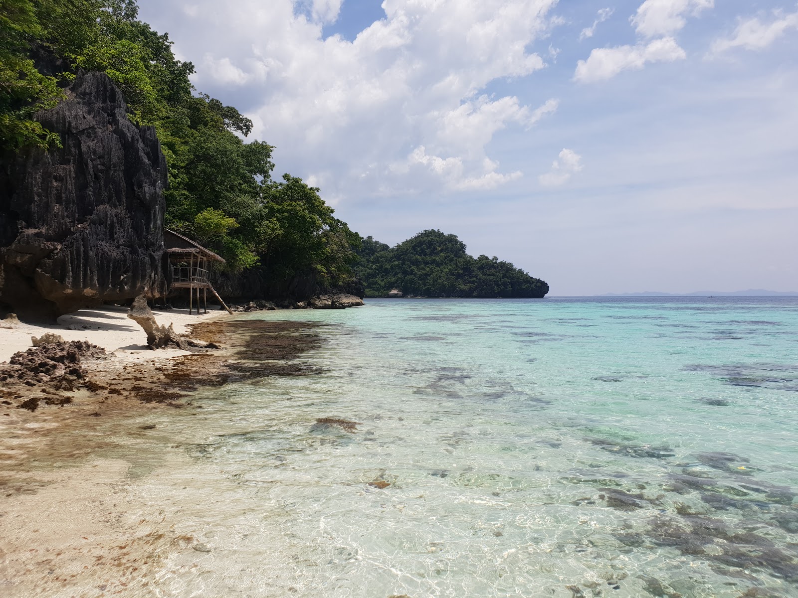 Foto di Banul Beach sorretto da scogliere