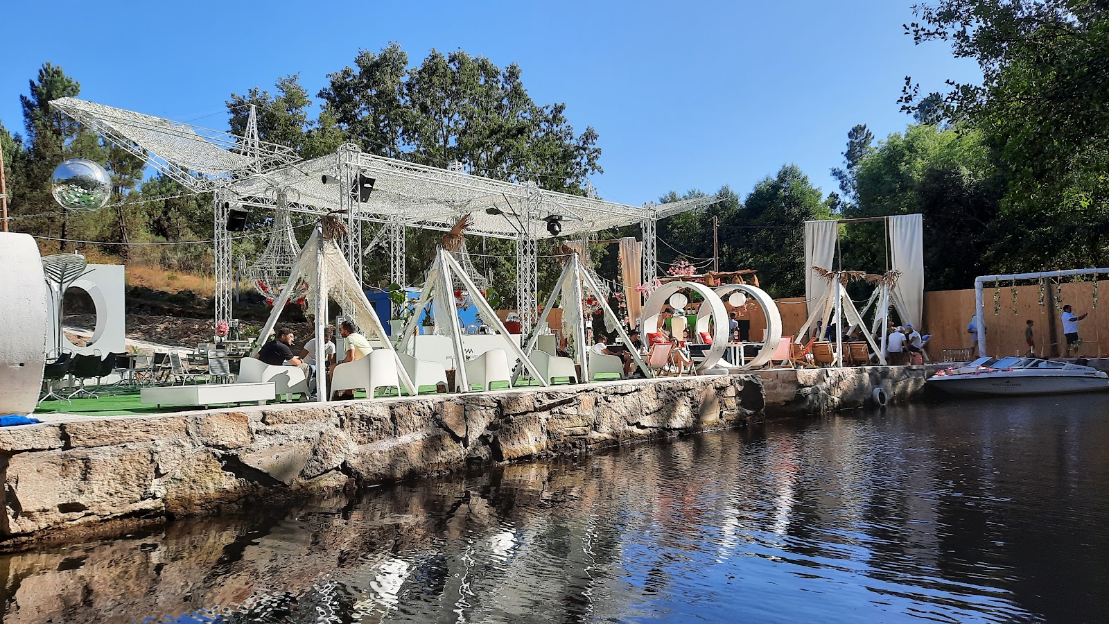 Praia Fluvial Andraes'in fotoğrafı ve yerleşim