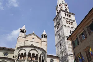 Torre Civica - Ghirlandina image