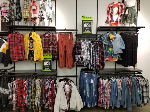 Clothing Store «rue21», reviews and photos, 3404 Fairlane Dr, Allen Park, MI 48101, USA