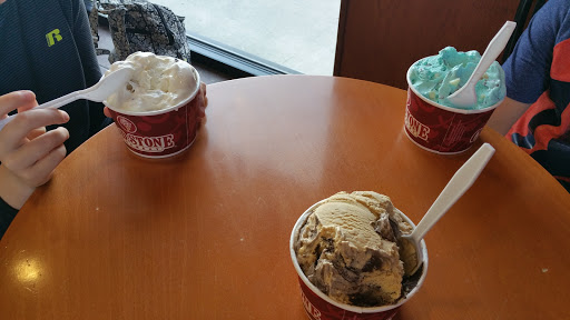 Ice Cream Shop «Cold Stone Creamery», reviews and photos, 1227 SW Wanamaker Rd Suite 100, Topeka, KS 66604, USA