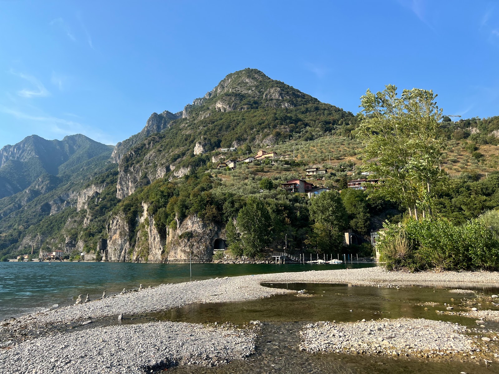 Foto von Spiaggia libera "Piccola Tahiti" annehmlichkeitenbereich