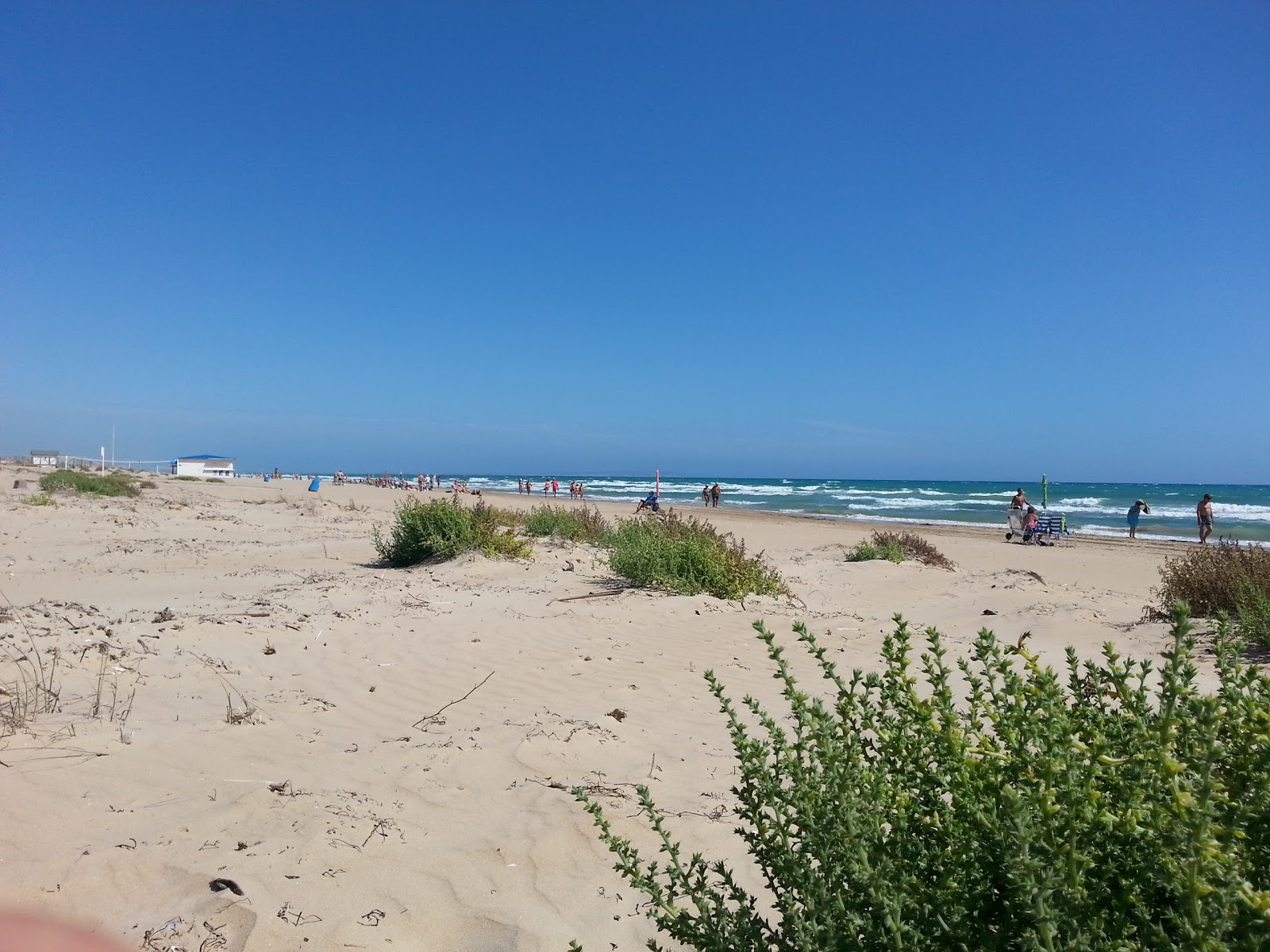 Platja les Ortigues'in fotoğrafı kahverengi kum yüzey ile