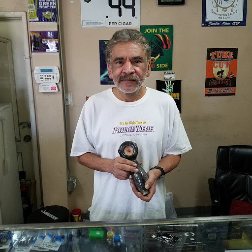 Tobacco Shop «Green Leaf Tobacco Shop», reviews and photos, 1310 W Roger Rd, Tucson, AZ 85705, USA