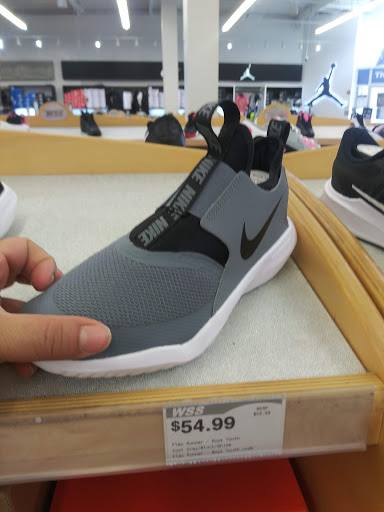 Shoe Store «WSS», reviews and photos, 460 San Fernando Mission Blvd, San Fernando, CA 91340, USA