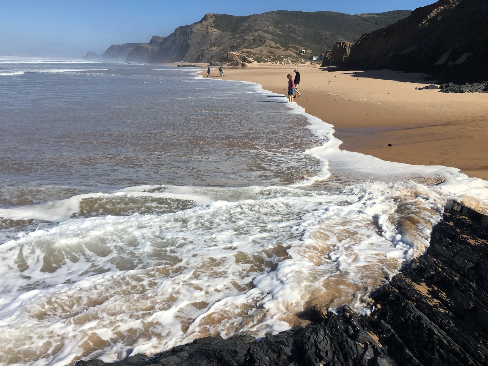 Praia da Cordoama的照片 带有碧绿色纯水表面