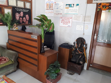 عيادة الدكتور أجاي لطب الأسنان ومركز الأبحاث - Dr. Ajay Dental Clinic & Research Center