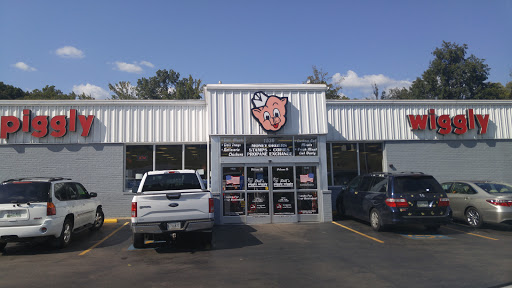 Grocery Store «Piggly Wiggly», reviews and photos, 1536 Donelson Pkwy, Dover, TN 37058, USA
