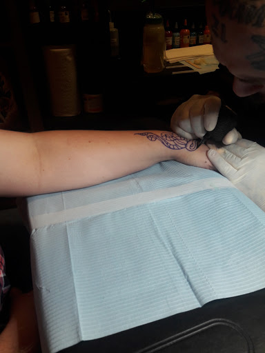 Body Piercing Shop «Atomic Tattoos», reviews and photos, 459 Brandon Town Center Dr, Brandon, FL 33511, USA