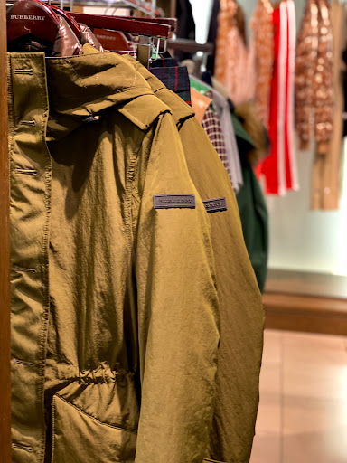 Clothing Store «Burberry Outlet», reviews and photos, 5220 Fashion Outlets Way, Rosemont, IL 60018, USA