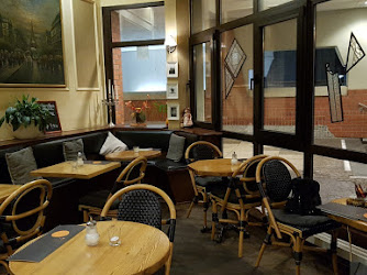 Café Bistro Petit Paris