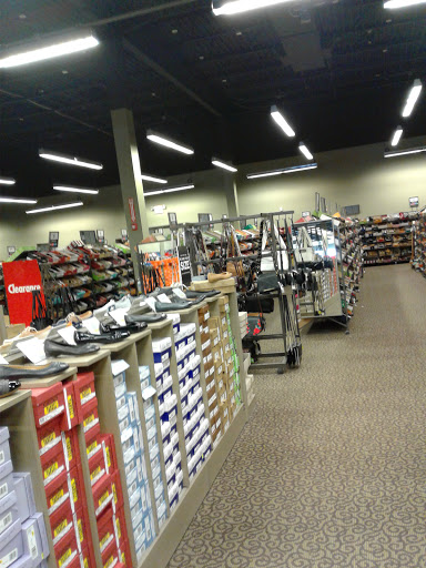 Shoe Store «DSW Designer Shoe Warehouse», reviews and photos, 25 Ronson Rd, Iselin, NJ 08830, USA