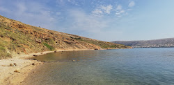 Foto von Veli-Bok beach umgeben von Bergen