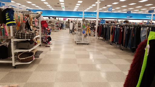 Clothing Store «Ross Dress for Less», reviews and photos, 6901 W Grand Ave, Gurnee, IL 60031, USA