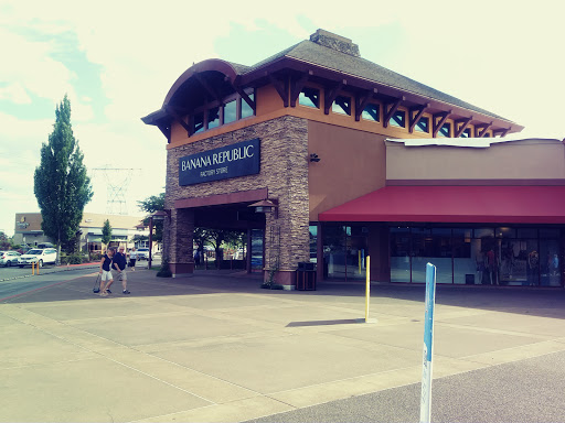 Shopping Mall «Woodburn Premium Outlets», reviews and photos, 1001 N Arney Rd, Woodburn, OR 97071, USA