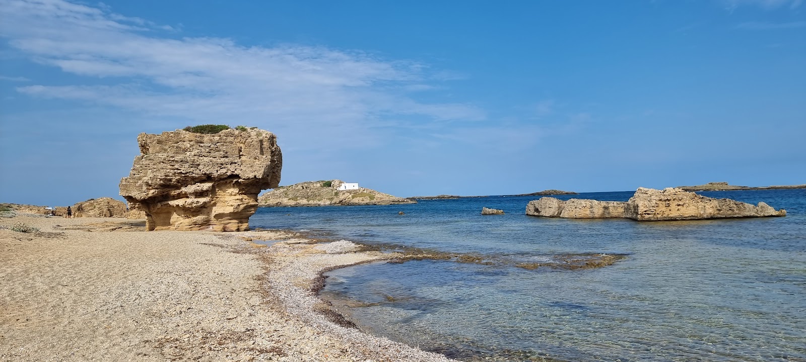Pouria Beach'in fotoğrafı geniş bir kıyı şeridi ile birlikte