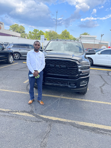 Car Dealer «Northland Chrysler Jeep Dodge RAM», reviews and photos, 14100 W 8 Mile Rd, Oak Park, MI 48237, USA