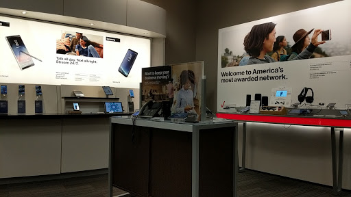Cell Phone Store «Verizon», reviews and photos, 1859 Wentzville Pkwy, Wentzville, MO 63385, USA