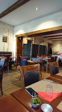 Atmosphère du Restaurant italien L'Ulivàia Antipasteria - Pizzeria - Lozanne - n°9