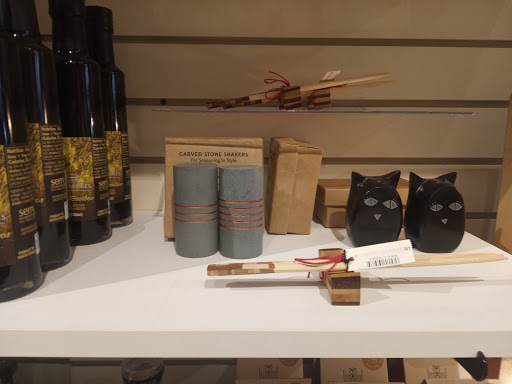 Gift Shop «Global Gifts», reviews and photos, 682 N High St, Columbus, OH 43215, USA