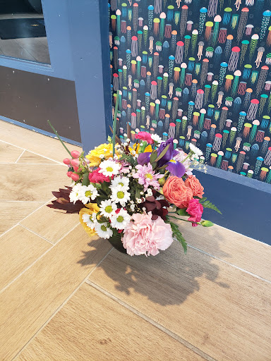 Florist «Carrolls Florist of Beverly», reviews and photos, 385 Cabot St, Beverly, MA 01915, USA