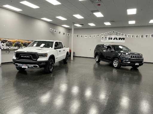 Jeep Dealer «Findlay Chrysler Jeep Dodge RAM INDOOR Dealership», reviews and photos, 25600 SW Parkway Center Dr, Wilsonville, OR 97070, USA