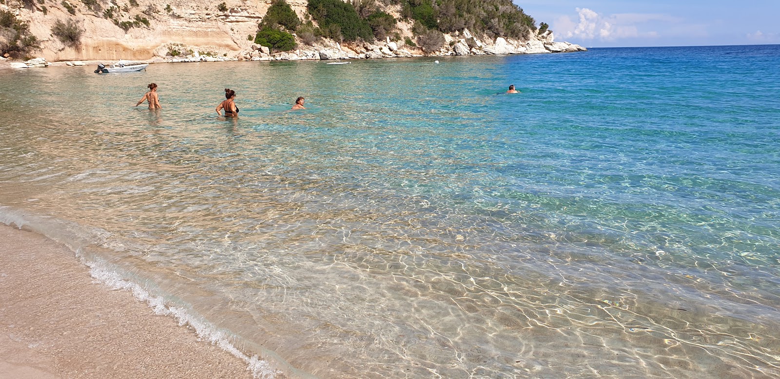 Canetu beach'in fotoğrafı ve güzel manzarası