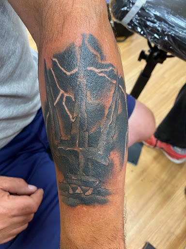 Tattoo Shop «Depot Town Tattoo», reviews and photos, 33 W Cross St, Ypsilanti, MI 48197, USA