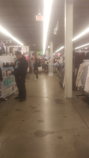 Clothing Store «Old Navy», reviews and photos, 5625 Bay St, Emeryville, CA 94608, USA