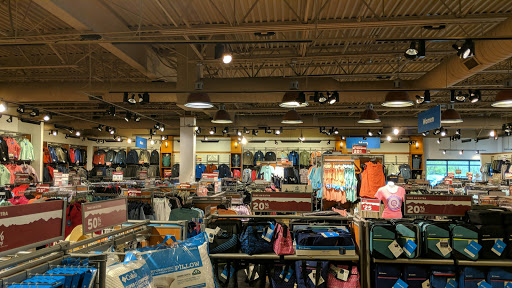 Sportswear Store «Columbia Sportswear Outlet Store at Edinburgh Premium Outlets», reviews and photos, 11715 NE Executive Dr #100, Edinburgh, IN 46124, USA