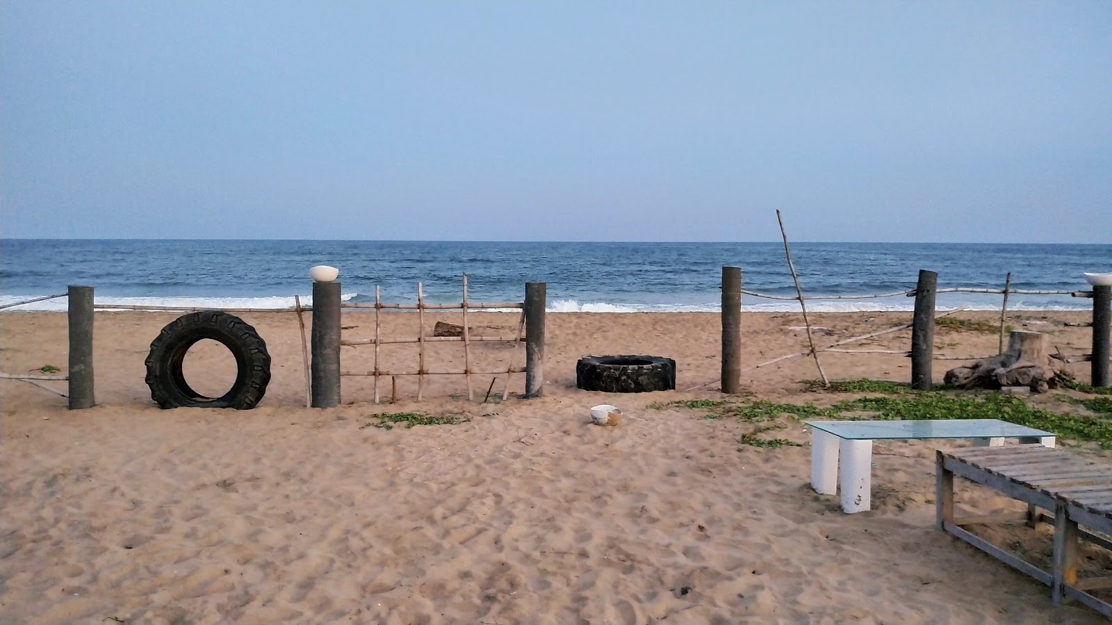 Φωτογραφία του Pattipulam Beach με επίπεδο καθαριότητας εν μέρει καθαρό