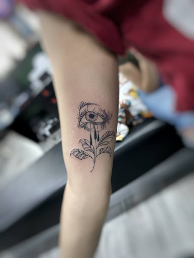 Explore honeybee tattoo ideas, creative tattoo ideas in Miami, available at INKAHOLIK TATTOOS