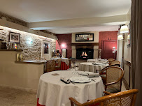 Atmosphère du Restaurant français Auberge des Chenêts à Vault-de-Lugny - n°2